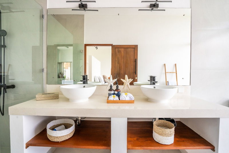Villa Ozkar - Elegant 3 Bedroom Villa with Pool & Sunset Terrace, Canggu, Indonesia