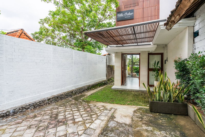 Villa Ozkar - Elegant 3 Bedroom Villa with Pool & Sunset Terrace, Canggu, Indonesia