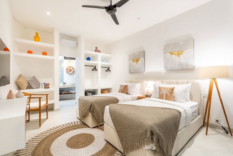 Villa Ozkar - Elegant 3 Bedroom Villa with Pool & Sunset Terrace, Canggu, Indonesia