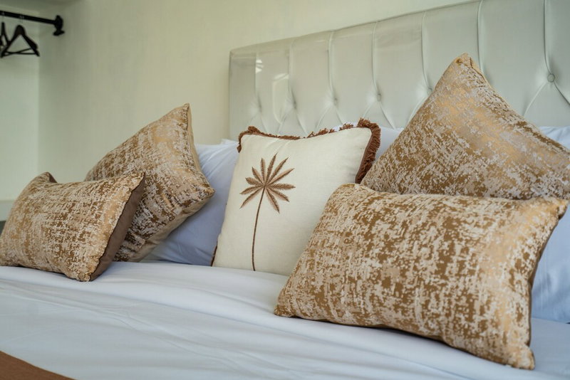 Villa Ozkar - Elegant 3 Bedroom Villa with Pool & Sunset Terrace, Canggu, Indonesia