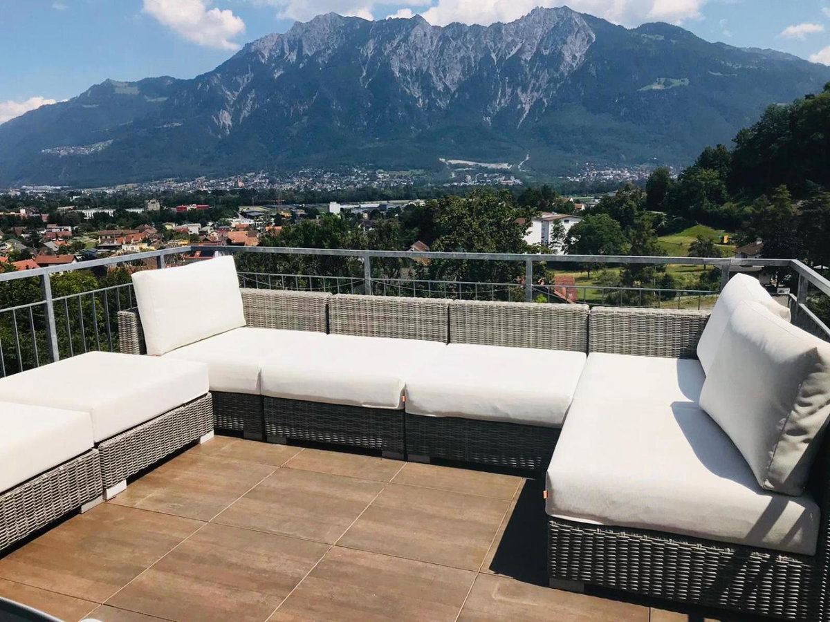 Alpen Panorama view Luxury House with green Garden, Suisse