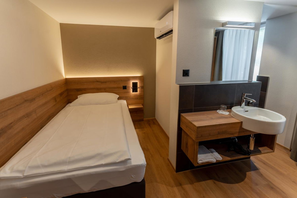 ZIEGELHÜSI Hotel - Self CheckIn, Stettlen bei Bern, Suiza