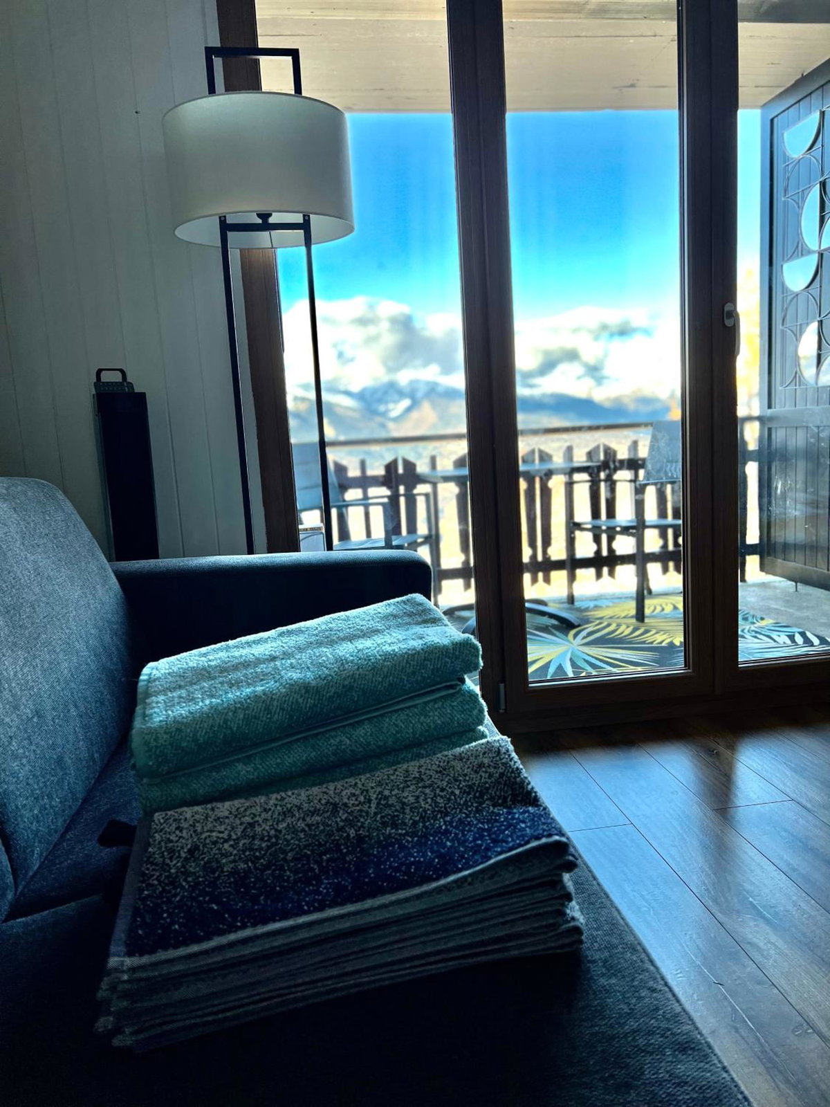 Cosy studio for 4 near ski lift, MELEZES K22, Switzerland
