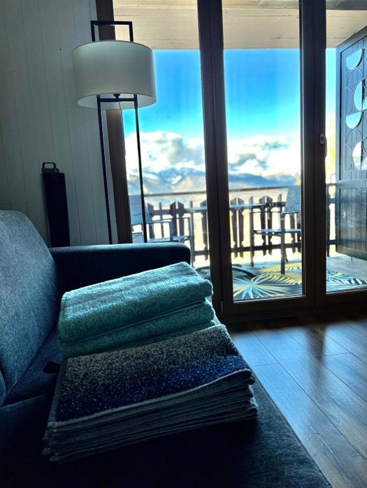Cosy studio for 4 near ski lift, MELEZES K22, Veysonnaz, Switzerland