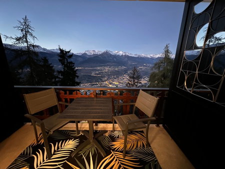 Cosy studio for 4 near ski lift, MELEZES K22, Veysonnaz, Switzerland