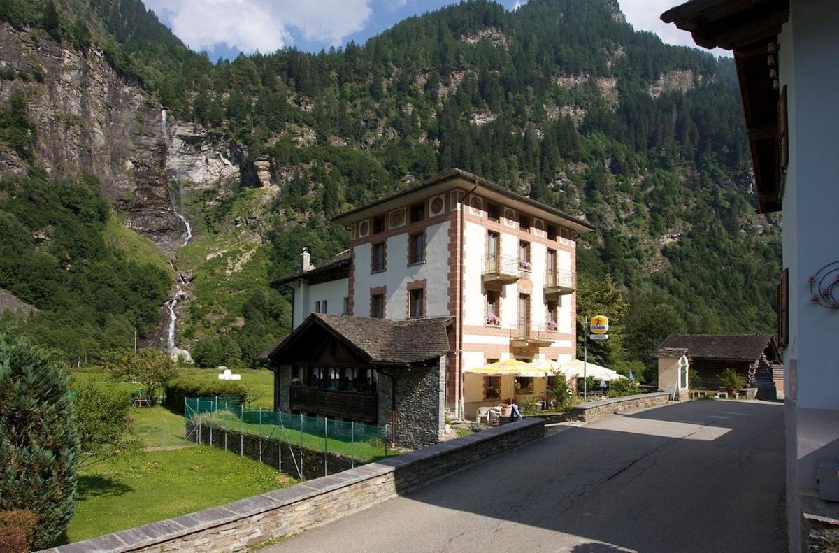 Hotel · Hotel La Cascata, Rossa