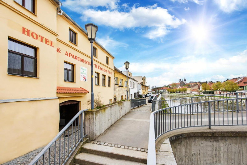Hotel & Apartments U Černého orla, Třebíč, Czechia