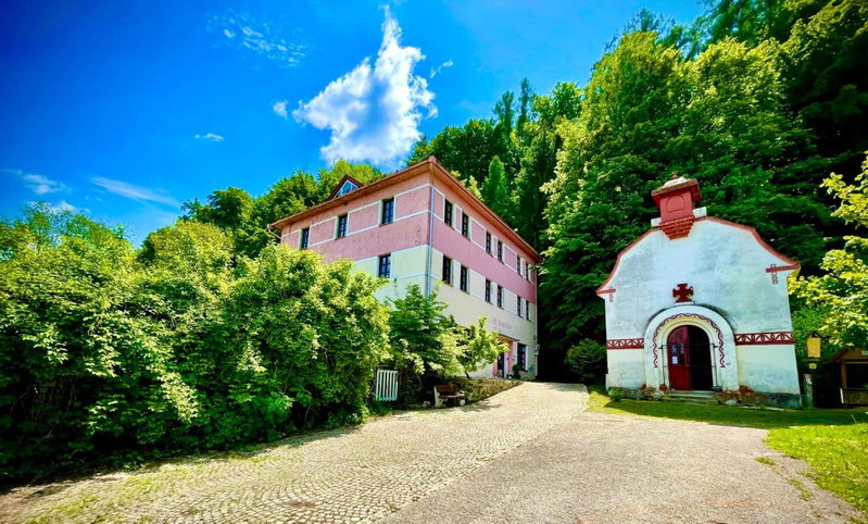 HARABURDI® Recyclart Hotel, Kostelec nad Orlicí, Czechia