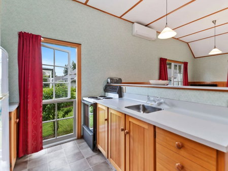 2 Bedroom Cottage near Huka Falls, Taupo, New Zealand