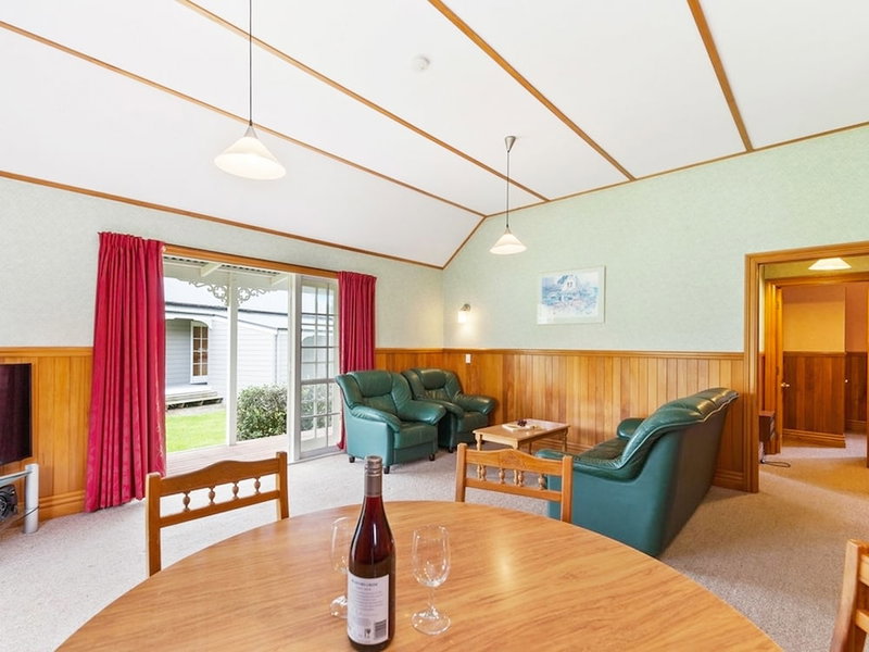 2 Bedroom Cottage near Huka Falls, Taupo, New Zealand