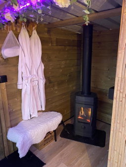 Cabane au style scandinave et son bain nordique, Bouillon, Belgium