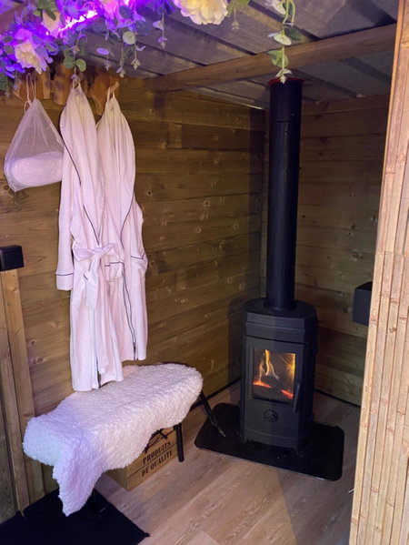 Cabane au style scandinave et son bain nordique, Bouillon, Belgium
