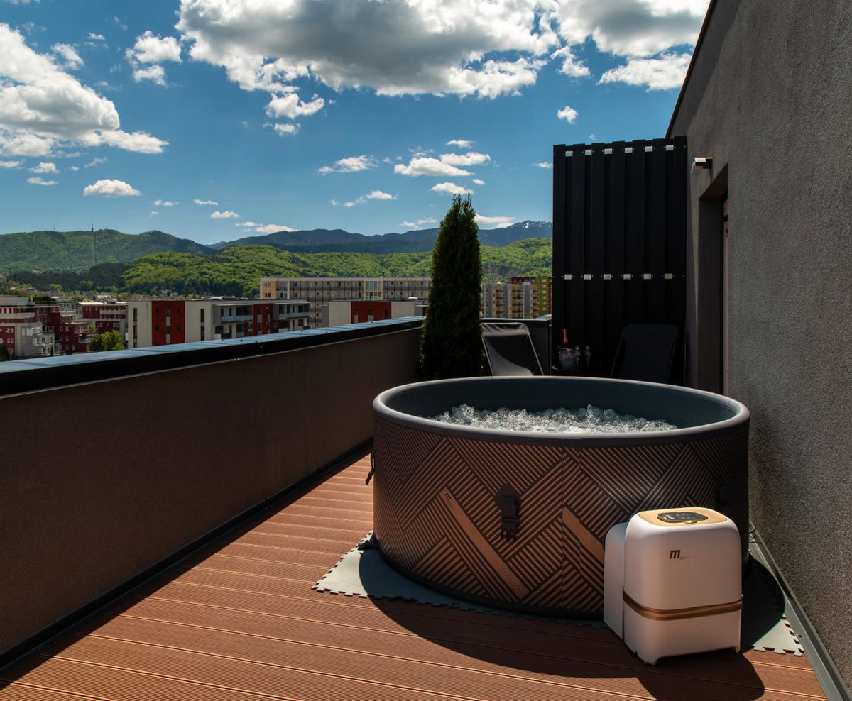 Hotel · Skylark - Manhattan Penthouse with Jacuzzi & Panoramic View, Braşov