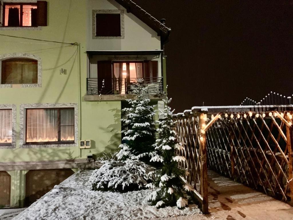 Casa din Deal, Румыния