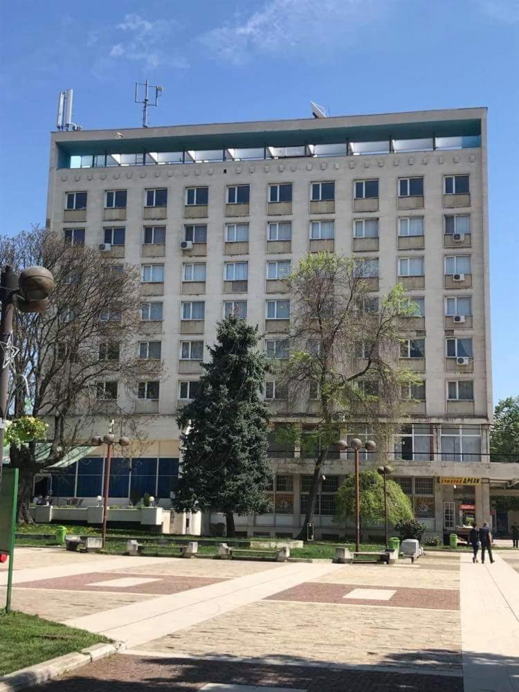 Hotel · Хотелски Комплекс Родина, Mezdra