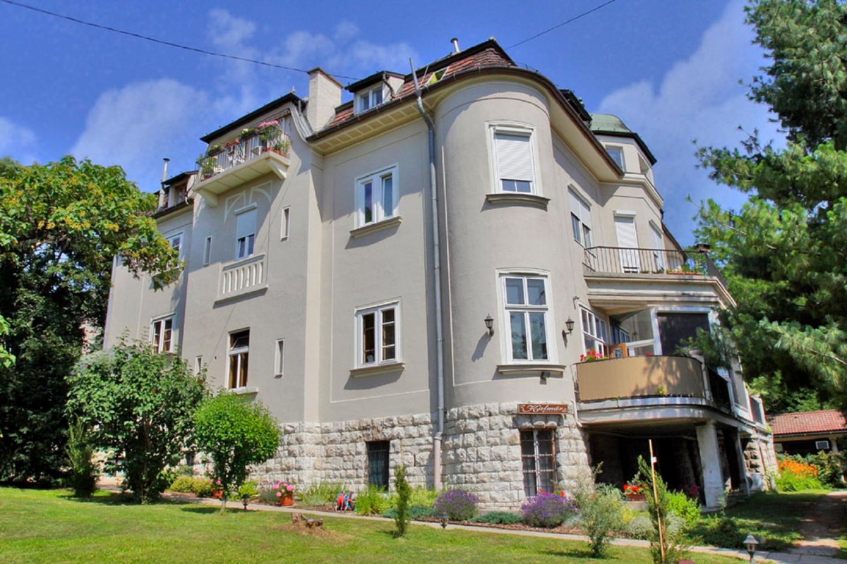 Kalmár Panzió, Hungary