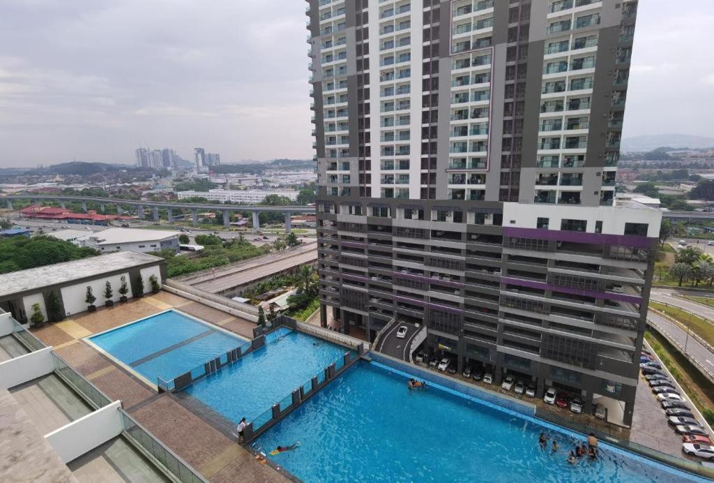 Hotel · Landmark Residence 2 Service Apartment 5min to MRT 20min to KL, Kajang