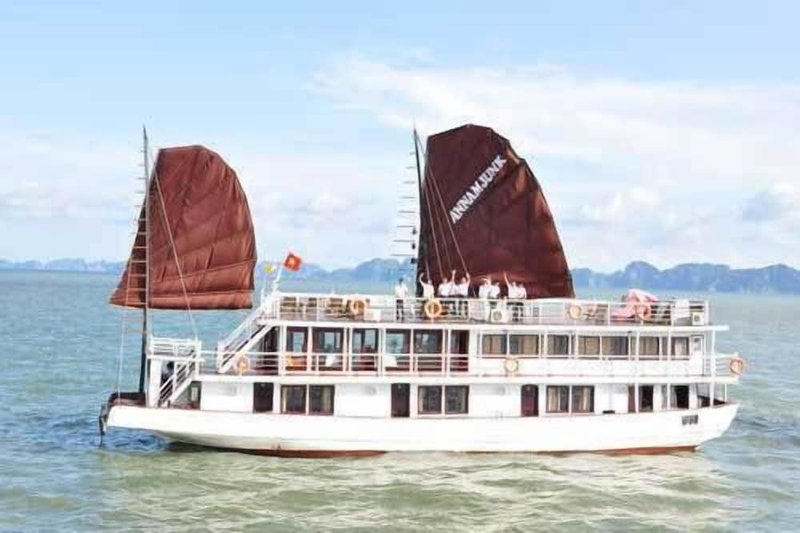 Annam Junk, Ha Long, Vietnam