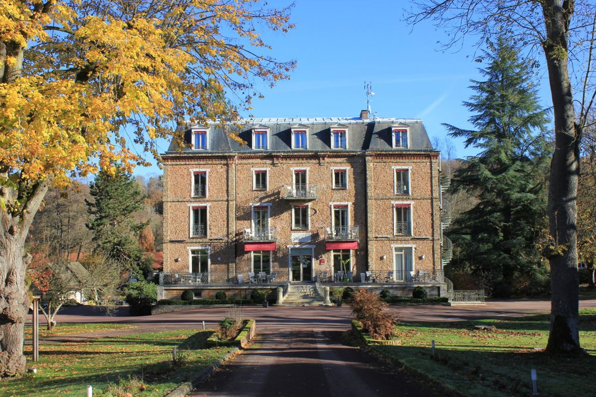 Hotel · Logis Hôtel - Le Manoir de Sauvegrain, Saint-Lambert