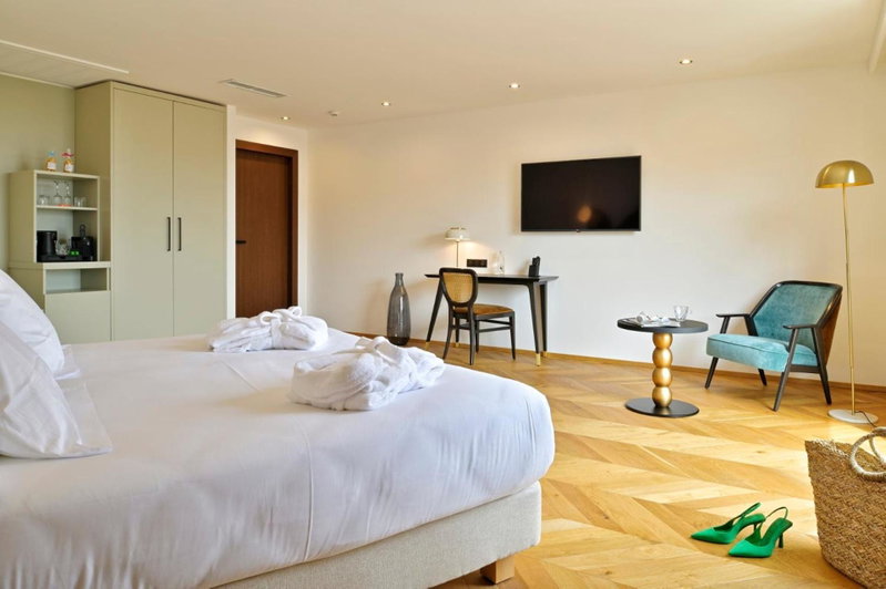 Hôtel & Spa Rocabella, LʼÎle-Rousse, France