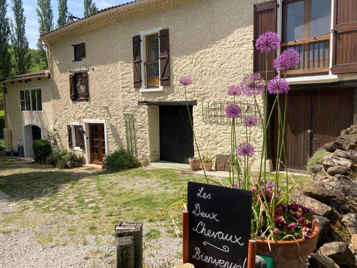 Hotel · The Two Horses Guest Rooms, Rouvenac