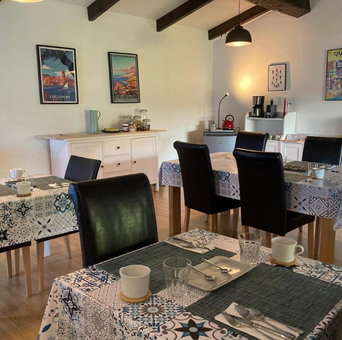 The Two Horses Guest Rooms, Rouvenac, France