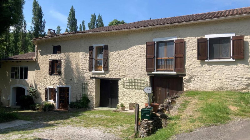 The Two Horses Guest Rooms, Rouvenac, France