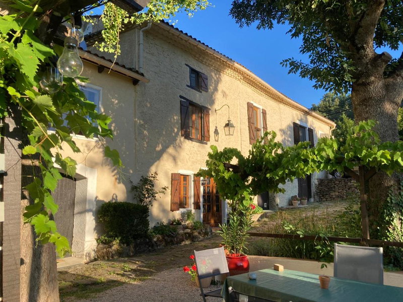The Two Horses Guest Rooms, Rouvenac, France