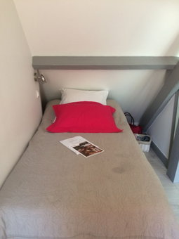 La Mansarde, Neuville-sous-Montreuil, France