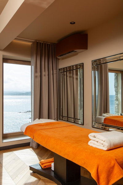 Hotel La Pietra Restaurant & Spa, LʼÎle-Rousse, France