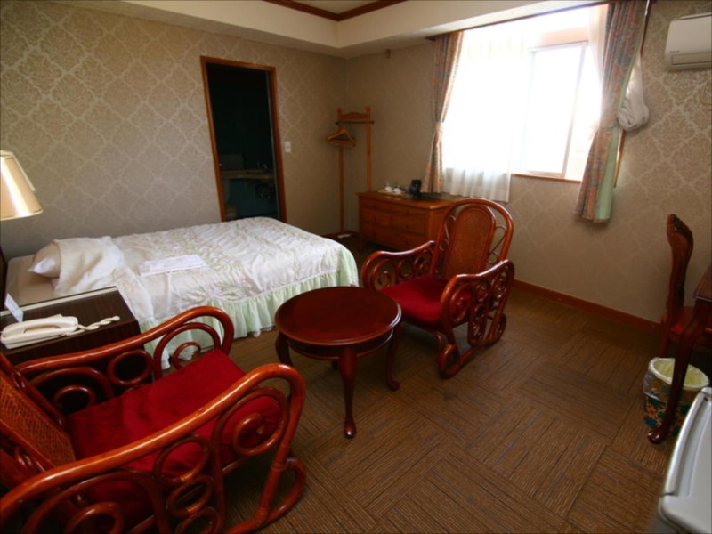 Sunrise Hotel Okinawa-どこか懐かしいレトロ宿軽朝食付, Okinawa City, Japan