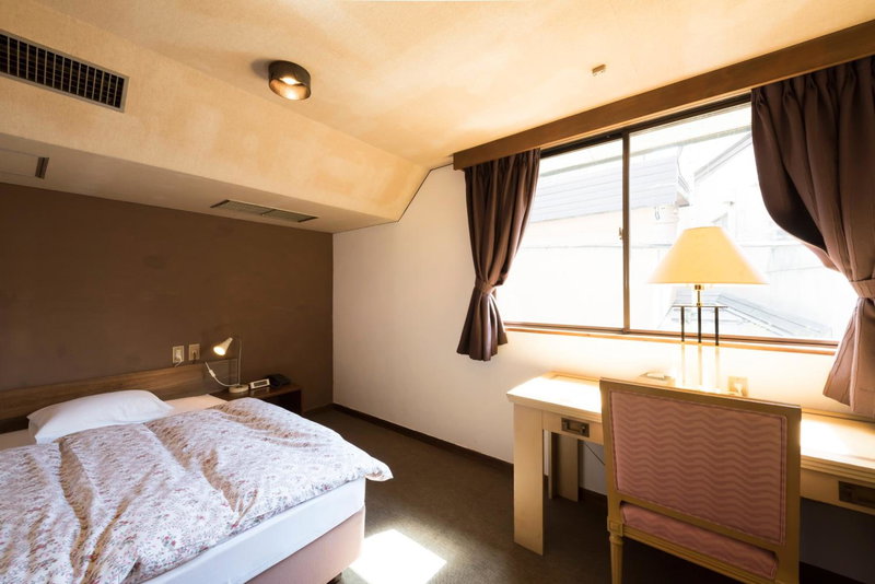 Hotel Haus St Anton, Nozawa Onsen, Japan