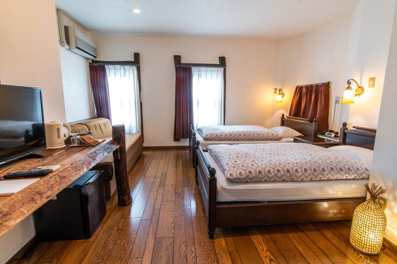 Hotel Haus St Anton, Nozawa Onsen, Japan
