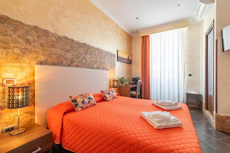 Alis Laura Guest House - 10 mins to Colosseum, Modern & Near Metro, Rome, Italy