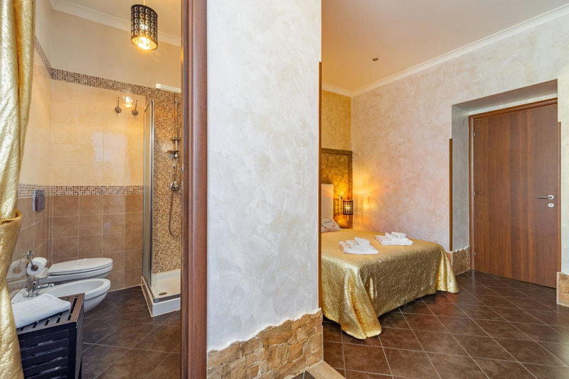 Alis Laura Guest House - 10 mins to Colosseum, Modern & Near Metro, Rome, Italy