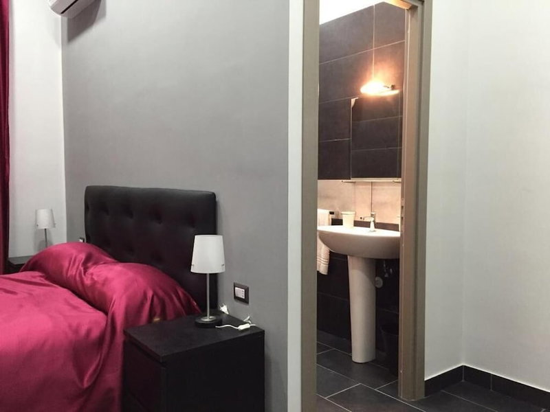 B&B Napoli Binario1, Naples, Italy