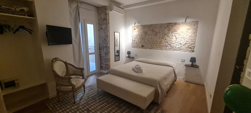 Beni Benius, Cagliari, Italy