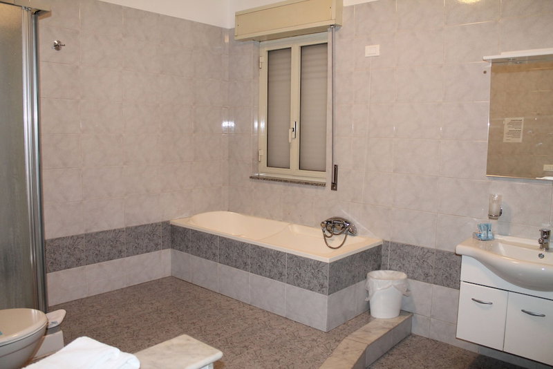 Bed and Breakfast Brezza Marina e Ristorante Shoreline, Pozzallo, Italy