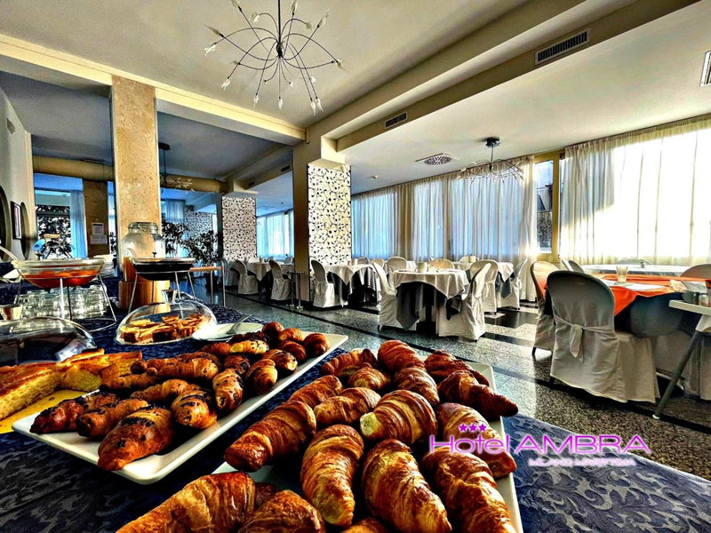 HOTEL AMBRA - Fronte Mare - Vicinissimi al Centro, Milano Marittima, Italy