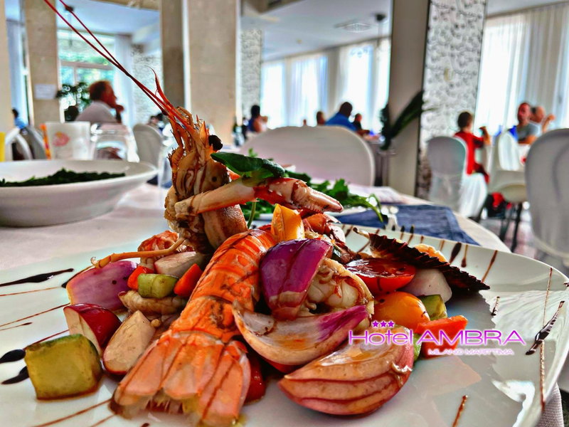HOTEL AMBRA - Fronte Mare - Vicinissimi al Centro, Milano Marittima, Italy