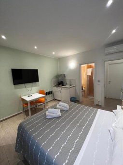 The Green Gate - Airport Guest House, Pisa, Italy