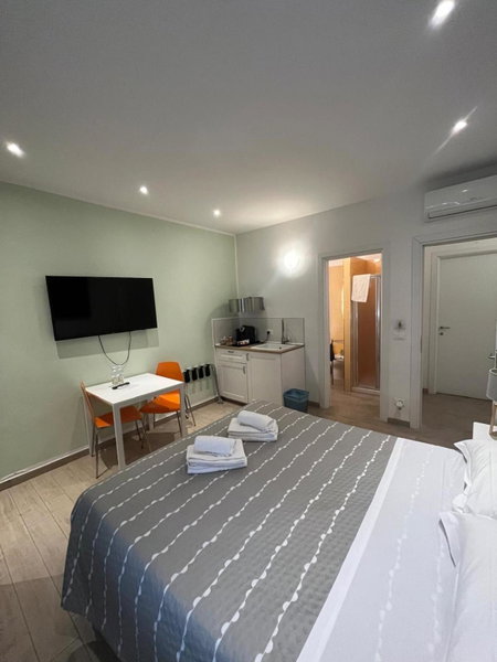 The Green Gate - Airport Guest House, Pisa, Italy