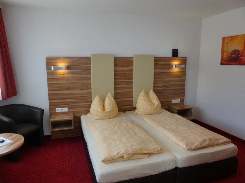 Hotel KRONE Garni, Deckenpfronn, Germany