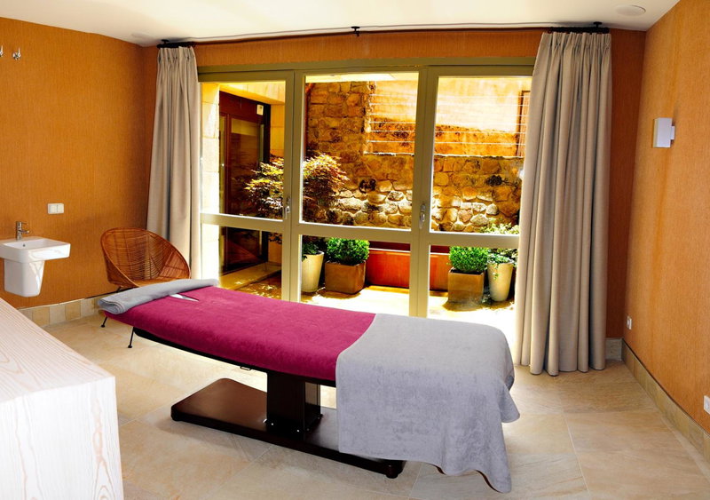 Artesa Suites & Spa, Santo Tomé del Puerto, Spain