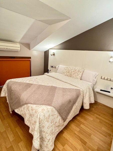 Hotel El Acebo, Jaca, Spain