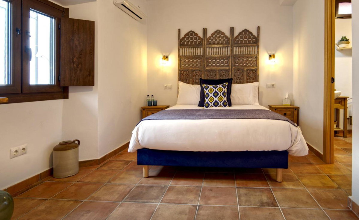 Hotel · La Vieja Botica Bed & Breakfast, Canillas De Aceituno