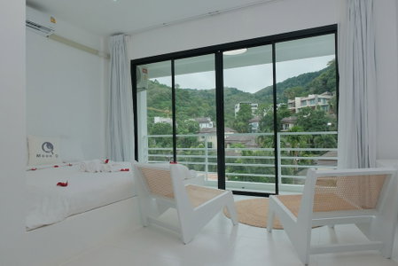 MoonE, Karon, Thailand