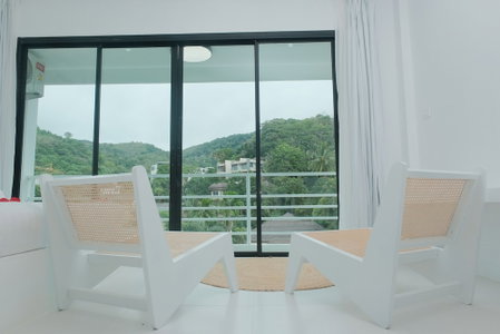 MoonE, Karon, Thailand