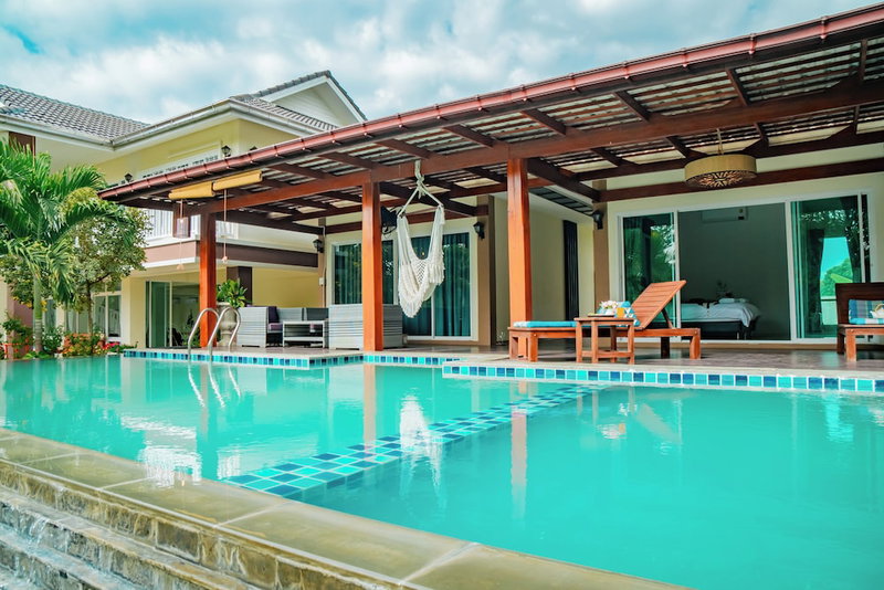 Farinda Resort & Pool Villa, Chom Thong, Thailand