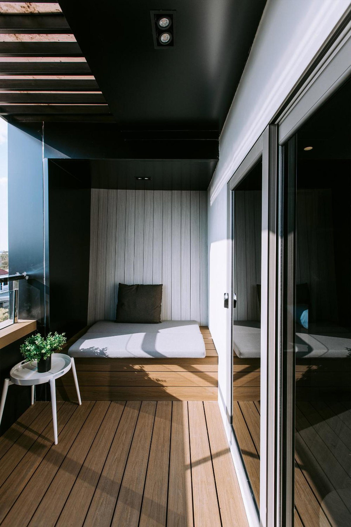 The Rich Hotel, Thailand